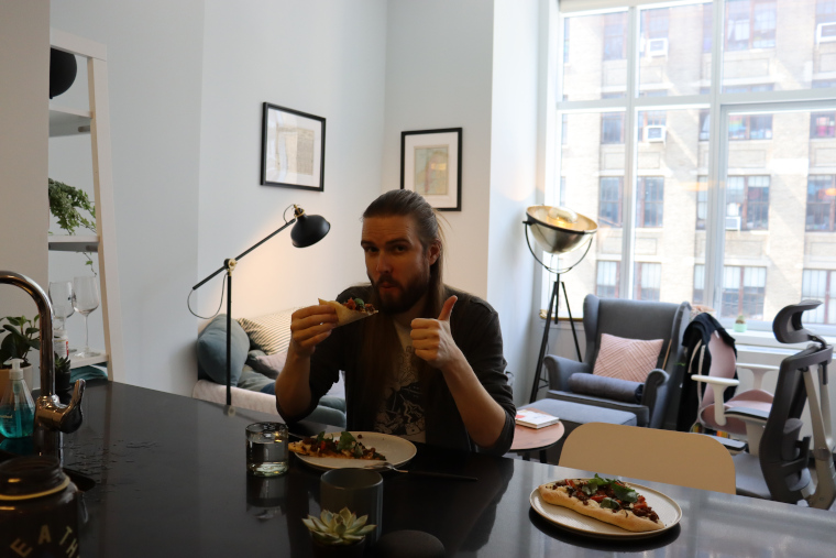 Lars Magnus Fylke eating the pizza he made.